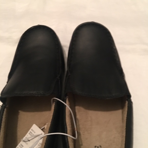 💙School-age Boy Children’s Place Slip Ons💙 - Picture 4 of 6